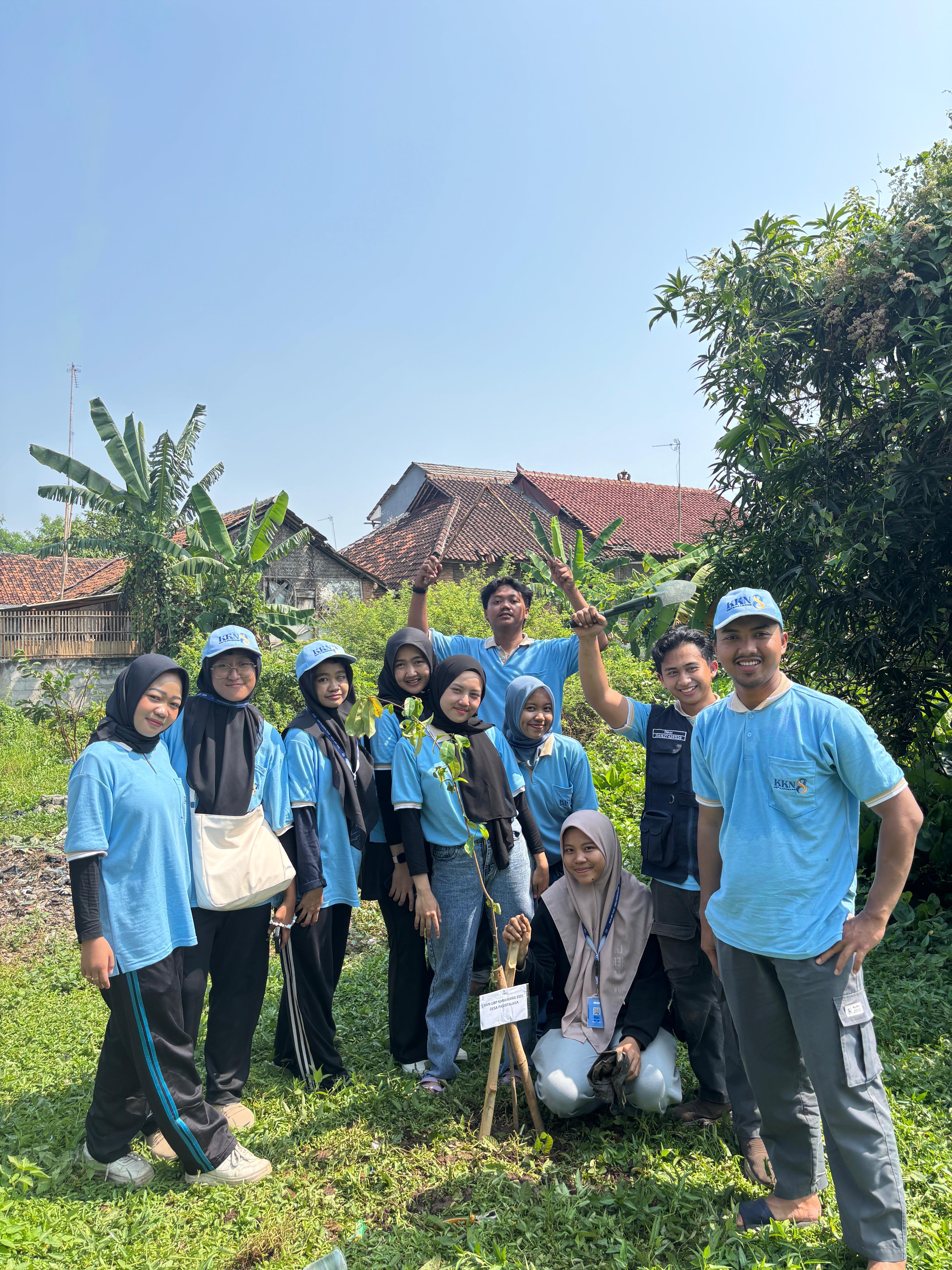 Mahasiswa KKN UBP Karawang Menggelar Kegiatan Leuweung Hejo Dan Gerina di Desa Pasirtalaga Talagasari Karawang